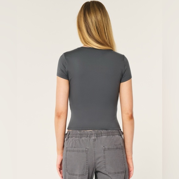 Hollister SEAMLESS FABRIC LONGLINE CREW BABY TEE DARK GREY, XXS Regular - Picture 3 of 6